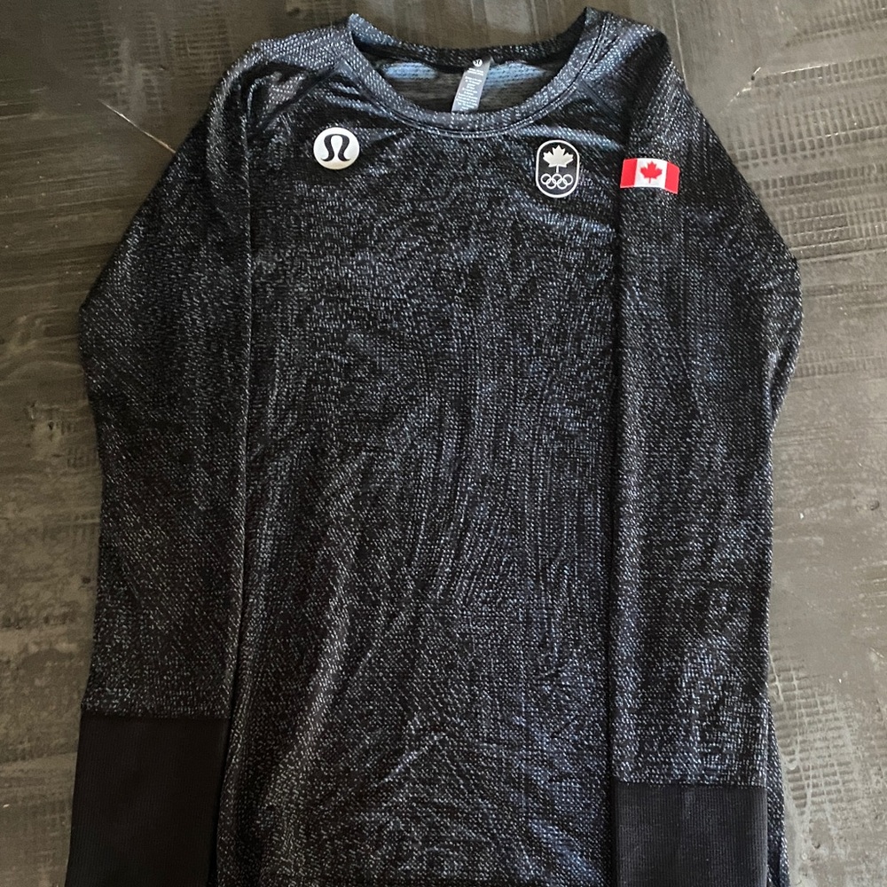 lululemon athletica women’s Team Canada long sleeve